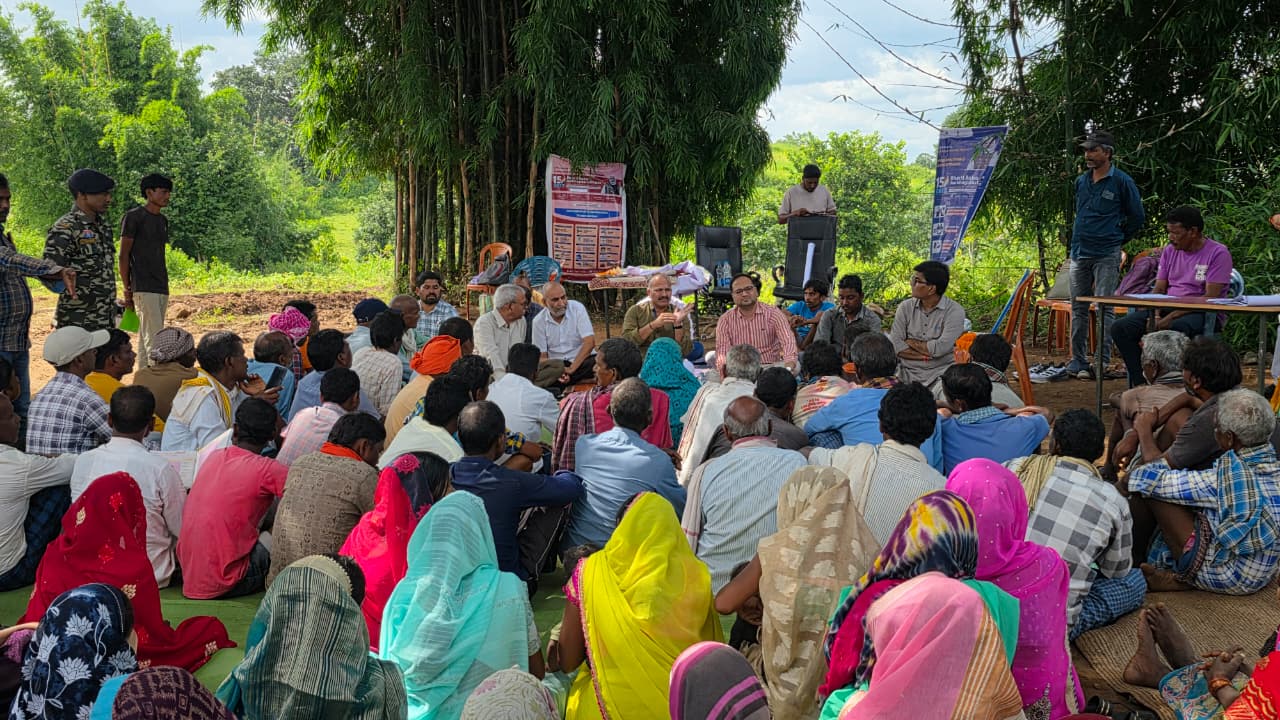 मलगवां खुर्द एवं रामनगर में हुआ संयुक्त ग्राम सभा का आयोजन ग्रामीणों  ने बड़ी उत्साह के साथ गांव के विकास कार्यों का प्रस्ताव रख किया अनुमोदित